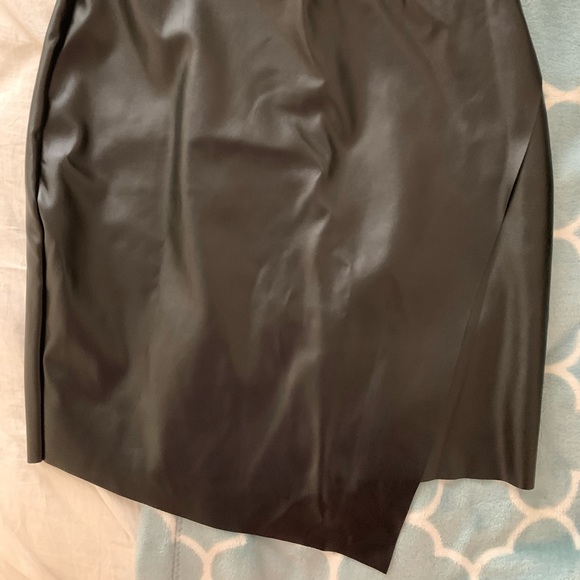 Black leather skirt - Picture 3 of 4